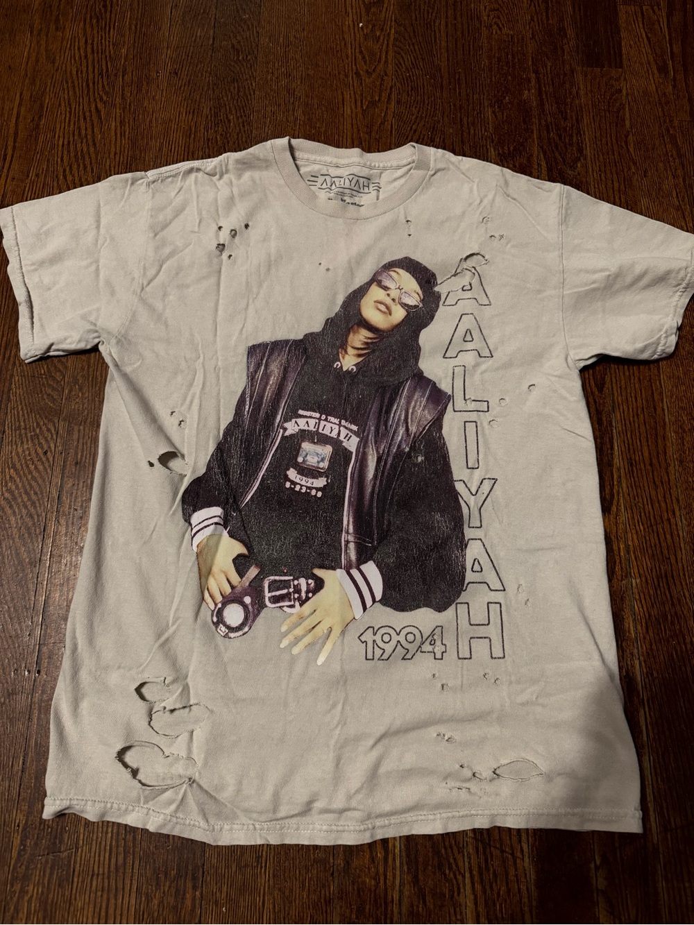 Distressed Vintage-Style tan Aaliyah Graphic Band Tee - 1994 Crewneck